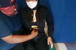 Playing With The Pussy Of A Horny Female Security Guard Until She Squirts.