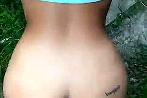 Mi Vecino Me Espera A La Entrada De Mi Puerta Con La Verga Parada