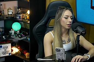 Bianca Demarchi Mostra A Silhueta Do Seu Corpo Morde A Orelha Do Ruan E O Pescoço Que Tesão - Podcast Pópum No Barraco