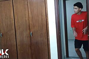 i hide to watch her huge ass fucking