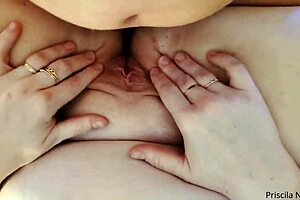 Novinha says, 'i'm so horny, giving ass and masturbating.'