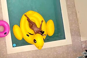 Maxine X Masturbates Pussy By Pool!