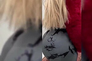 mira, la milf limpiando y rebotando su gran culo