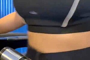 P�s Treino Gostosa No Banheiro Lotado