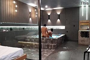 J'emmène ma pote au motel luxe elle kiffe et libère son petit cul