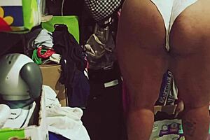 Bbw gordita mexicana doing cleaning in the room