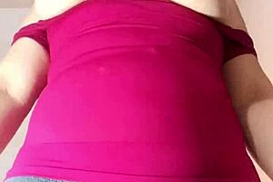 Latina Colombian With Giant Cameltoe Masturbates In Leggings