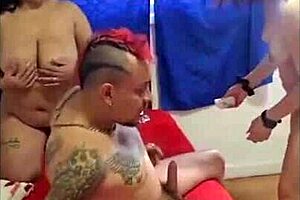 tres mujeres latinas cachondas se follan a un solo hombre part 2