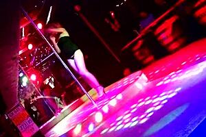 stripper teases big tits at ed's bar titty tuesday 🇩🇪💃
