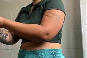 Exhibitionist Flaunts Swollen Big Pussy