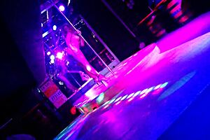 stripper teases big tits at ed's bar titty tuesday 🇩🇪💃