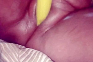 Whoa desi babe goes wild fucking brinjal in hardcore session today