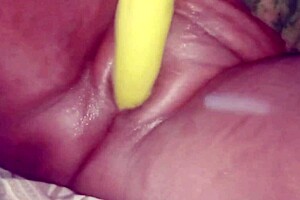 Whoa desi babe goes wild fucking brinjal in hardcore session today