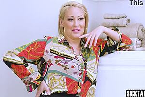 aaliyah love fingers ryan keely's milf pussy in hot lesbian taboo fingering lick session