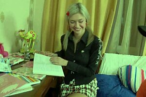 Fucking sexy blonde beauty on bed gets intense 😈🔥