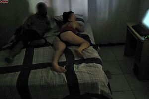 madrasta shares bed with horny stepson during room remodel 🛏️🔥