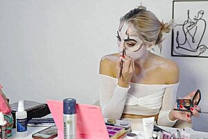 Harley Quinn Cosplay Makeup Tutorial by Miss Daisy Diamond