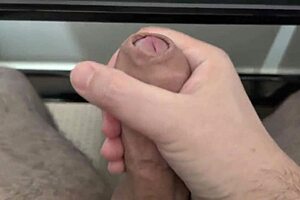 Solo office stud unloads quick homemade cumshot from work desk