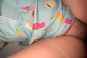 Plump Thai wife tempts with curves and moans in homemade passion