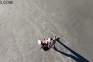 hey, that beach walk with the latina redhead looks fun 🏖️😎🌊