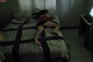 madrasta shares bed with horny stepson during room remodel 🛏️🔥