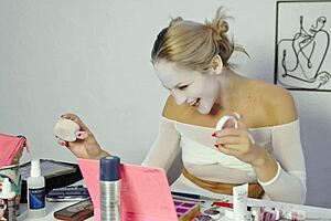 Harley Quinn Cosplay Makeup Tutorial by Miss Daisy Diamond