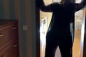 Door-blocking milf takes rough anal and deepthroat pounding