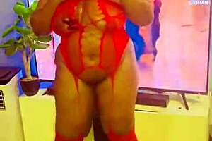 sundaydogood614 shares her smooth shaved pussy close-up on cam