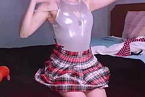 Bonneyuwu flashes her sexy feet in a teasing miniskirt