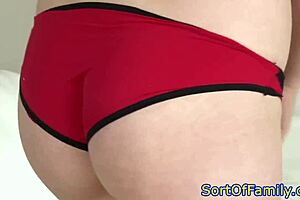 closeup with these two amateurs stripping and teasing 😘