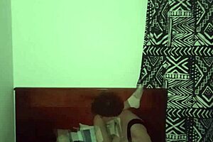 mi novia latina me folla bisexual en casa ajena 🔥👩‍❤️‍💋‍👩