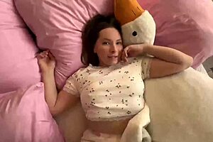 Hear her moan loud in homemade sex with cumshot finish?