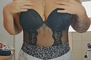 Big pussy exhibitionist flashes and sucks lovers' milk hungrily