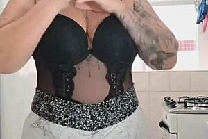 Big pussy exhibitionist flashes and sucks lovers' milk hungrily