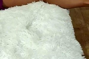 Mature Hottie Flashes Dripping Pussy Between Legs