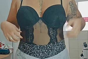 Big pussy exhibitionist flashes and sucks lovers' milk hungrily