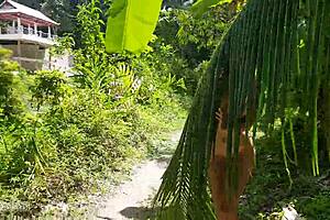 Photographer Captures Tall Naked Girl Posing in Amazon Jungle Wild