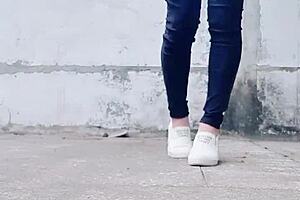 【伪娘婷婷】中午出门女装野外放尿自慰高潮！