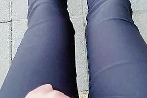 【伪娘婷婷】中午出门女装野外放尿自慰高潮！
