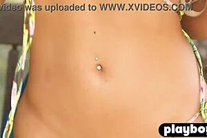 Jillisa Lynn flaunts her hot curvy body outdoors posing