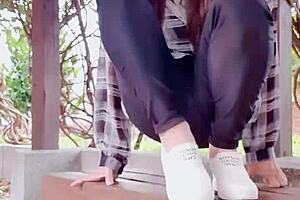 【伪娘婷婷】中午出门女装野外放尿自慰高潮！