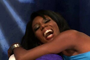 dig this stunning black milf pussy pounded deep and hard