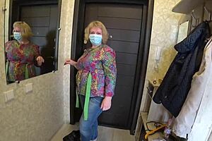 visiting friend milf in panties straps on for doggystyle big ass pounding