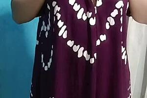 BU GURU CANTIK MASTURBASI SENDIRI KESEPIAN SUAMI PERGI!