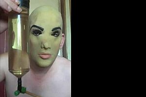 BISEXUAL MASKED SLUT BEGS PLEASE LET ME SWALLOW YOUR PISS!