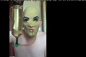 BISEXUAL MASKED SLUT BEGS PLEASE LET ME SWALLOW YOUR PISS!