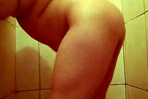 love showing my big pussy in steamy bath touch