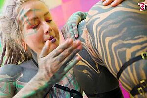 ALT-GIRLS TATTOOED LESBIAN PUNK GOTH HIPPIE SPIT TONGUE DILDO FUCK