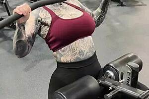Milf flexes huge ass and tits in gym leggings