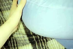 FLAQUITA MORENA SUCKS HUGE COCK IN HOMEMADE